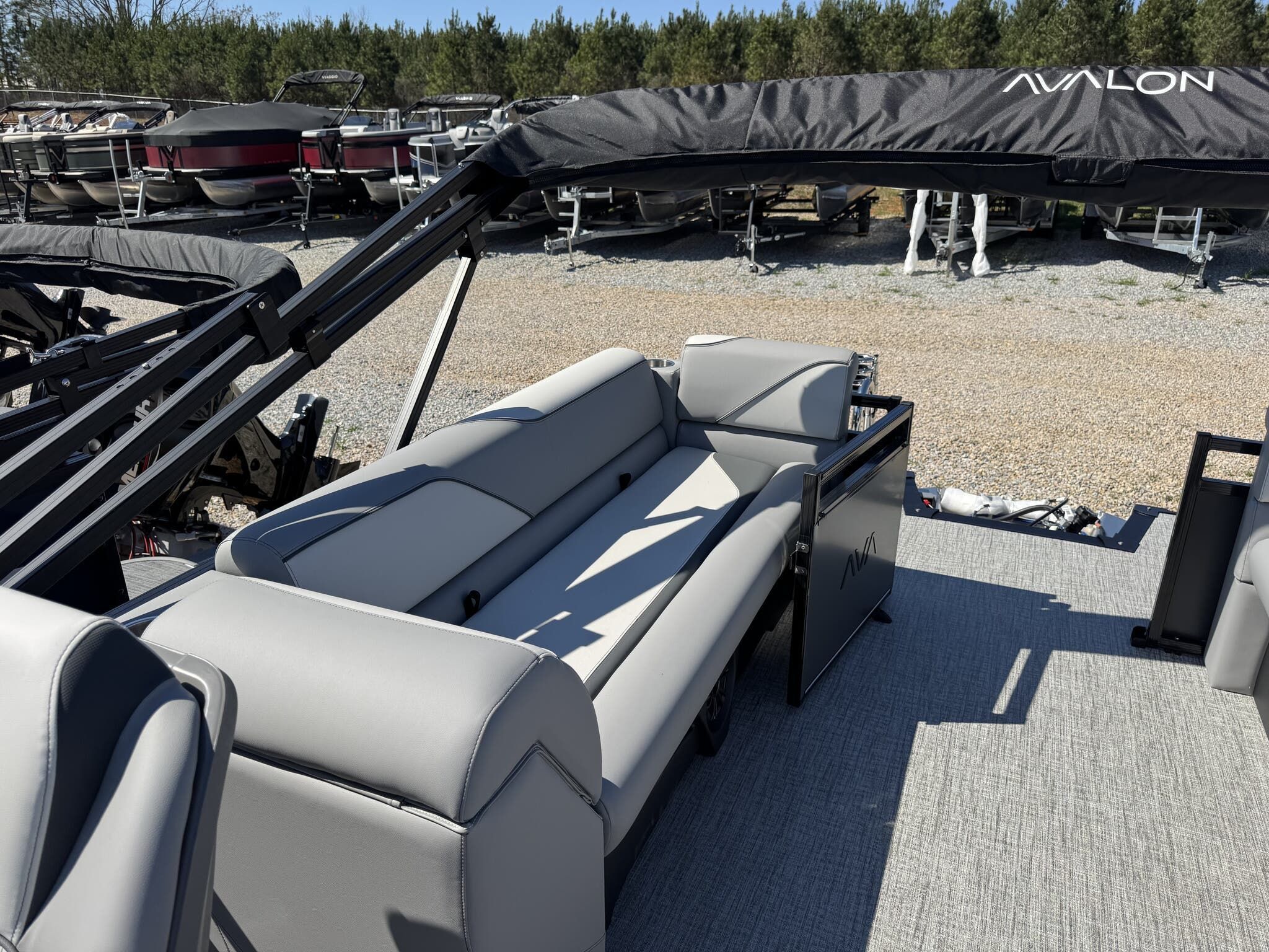 2026 Avalon Venture 85 23 QUAD LOUNGER-140HP - 7