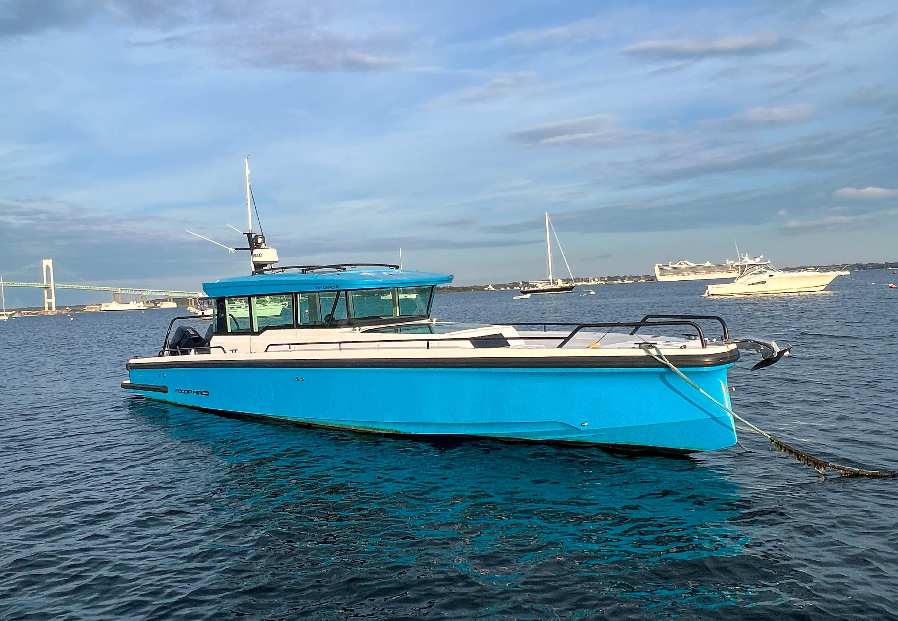 2020 Axopar 37 XC Cross Cabin
