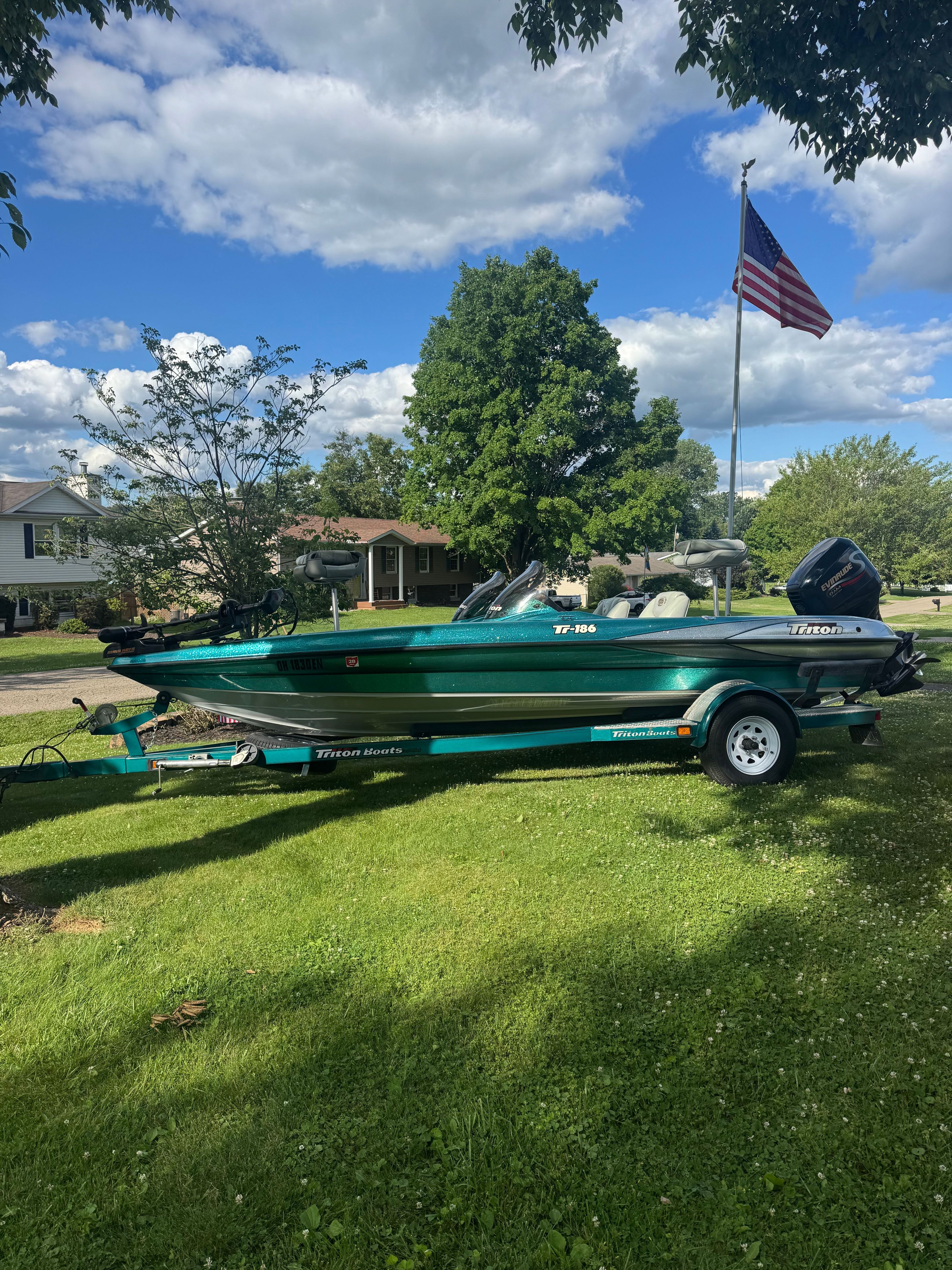 2000 Triton Bas boat