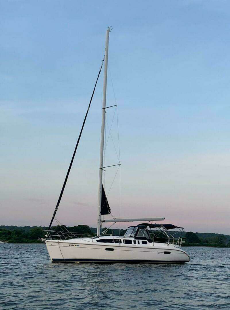 2001 Hunter 340 - Image 2