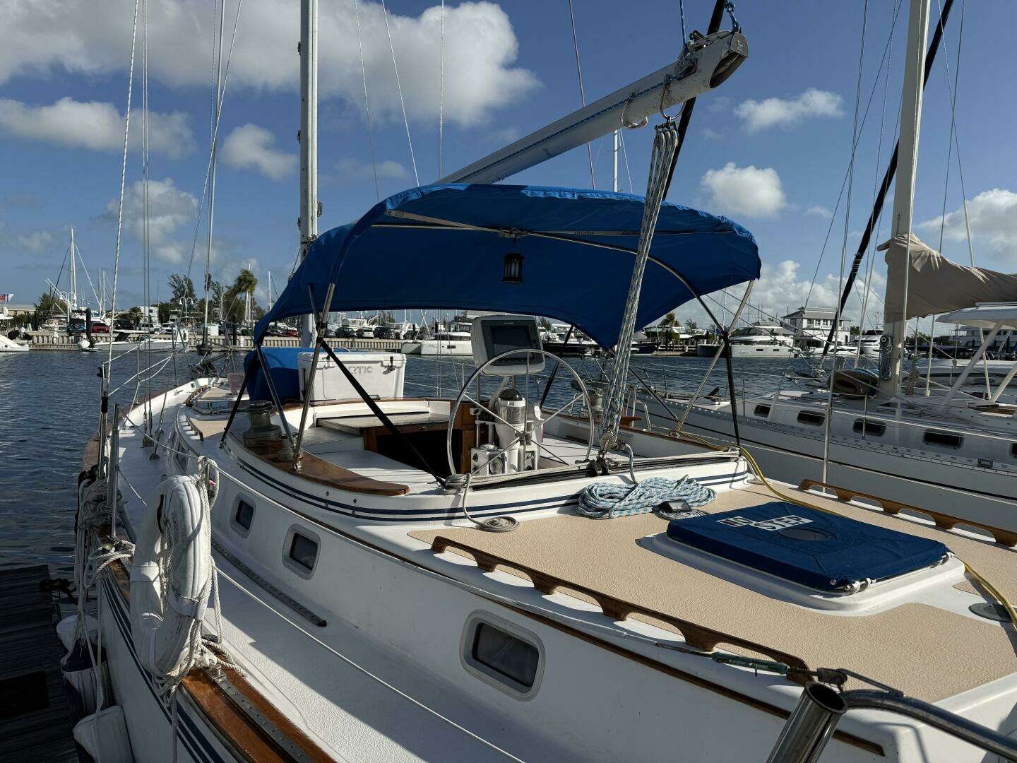 1985 Endeavour 42 - Image 18