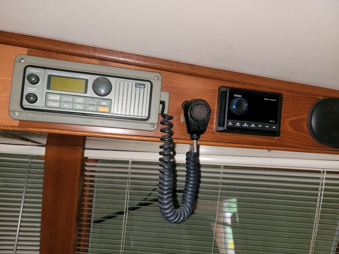 1990 DeFever Offshore Cruiser - Image 11