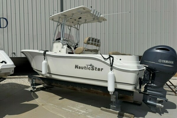 2020 NauticStar 2102 Legacy