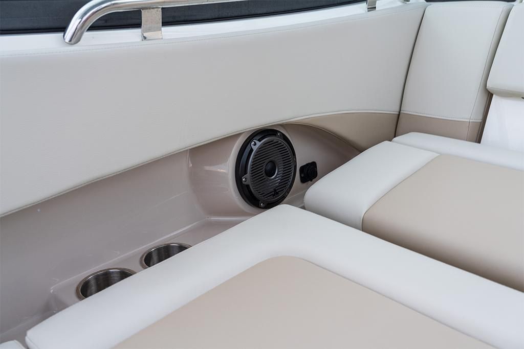 2023-Boston-Whaler-240-Vantage-MarineMax