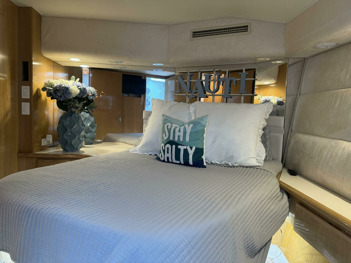1994 Hatteras 54 Yacht - Image 37