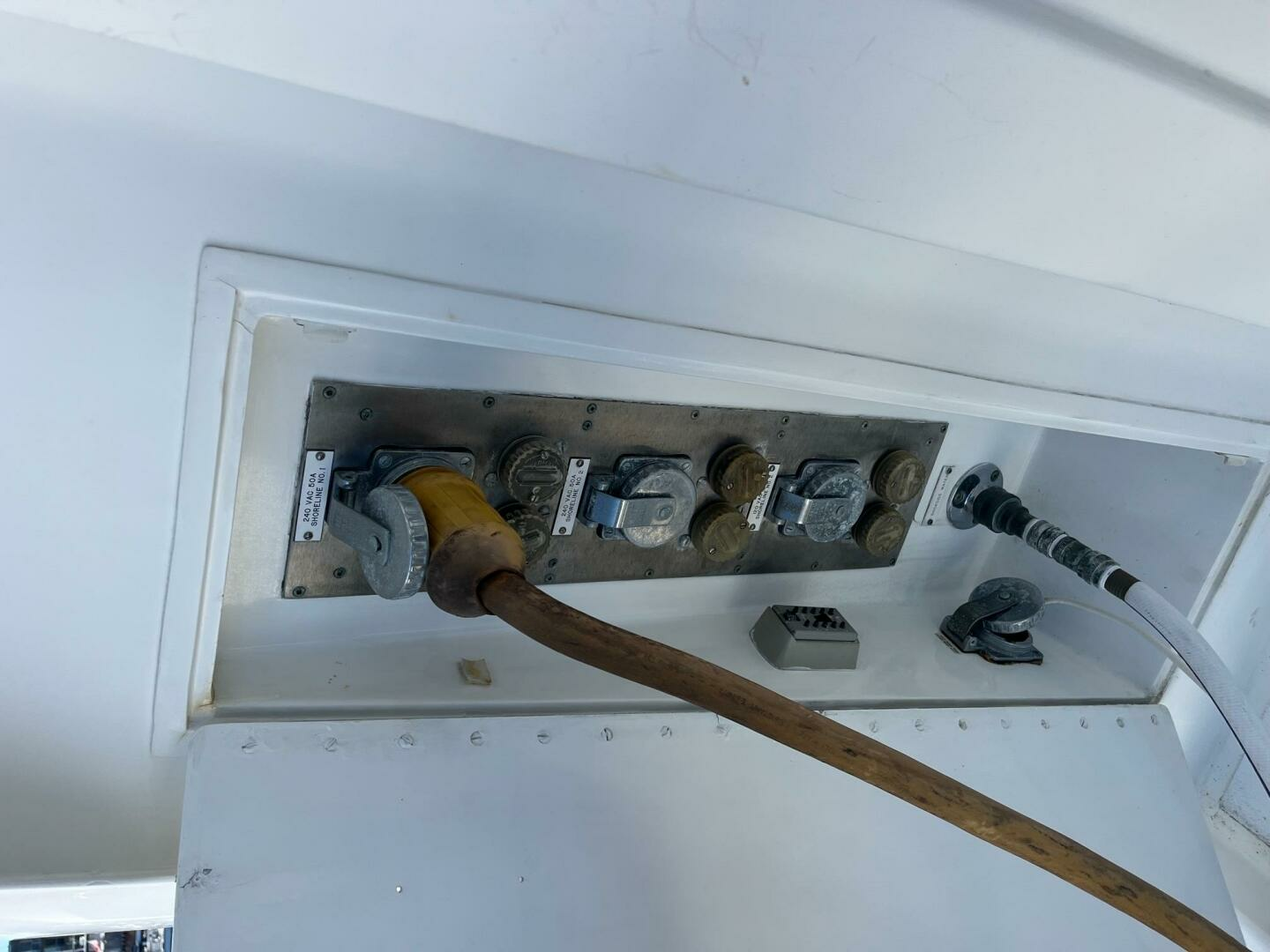 1986 Hatteras 70' Cockpit Motor Yacht - Image 43