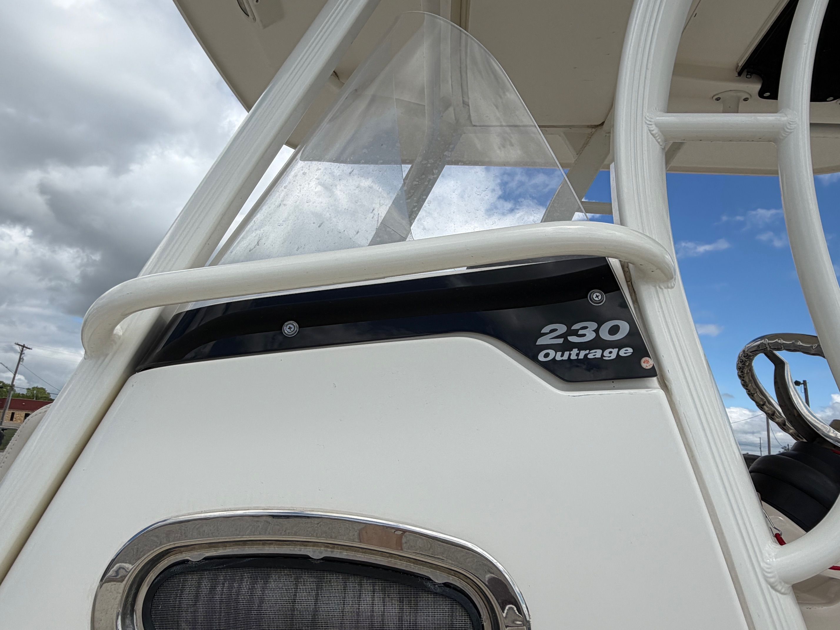 Boston Whaler 230 Outrage 2020 with clear sky background.