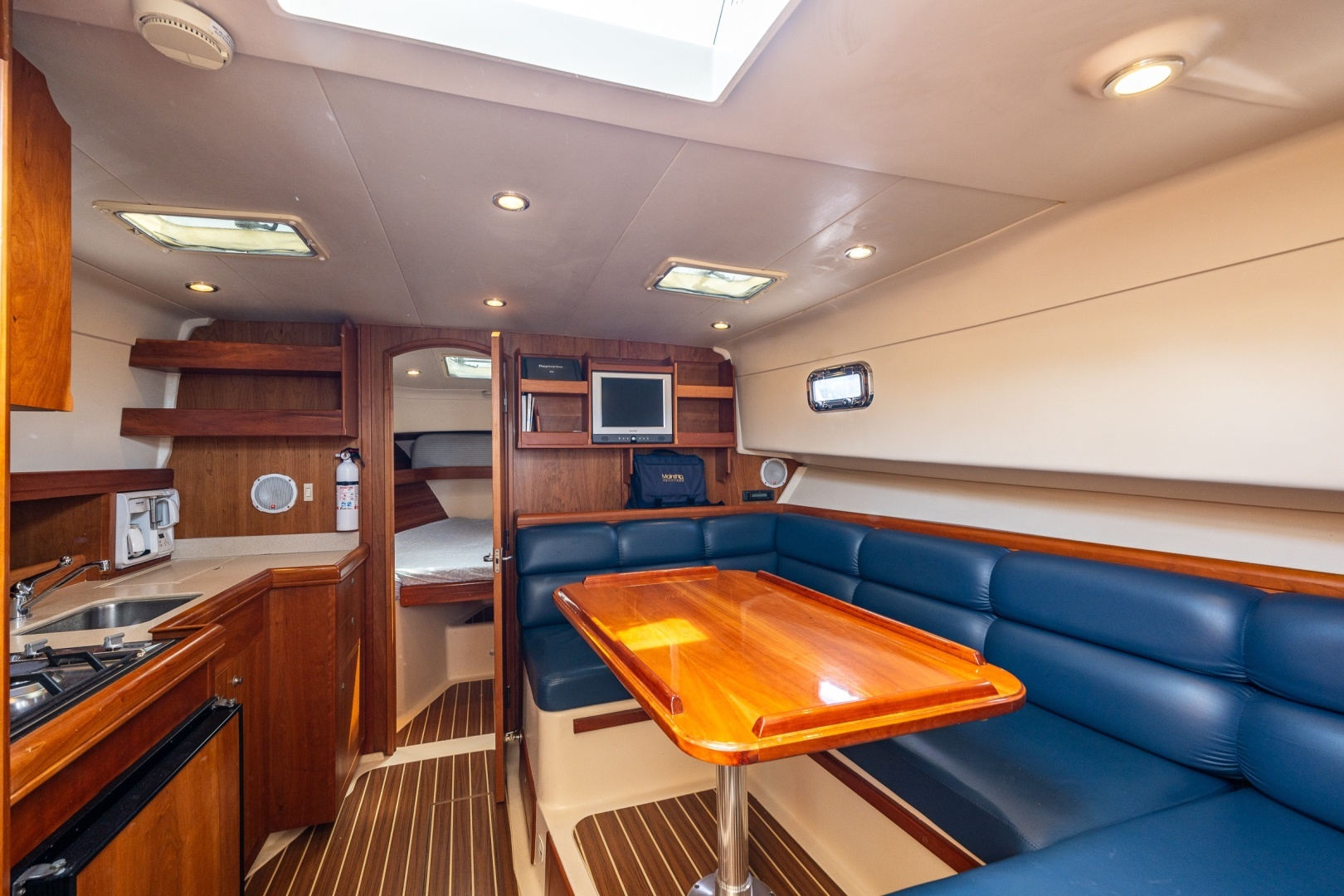 2004 Mainship Pilot 34 - Image 22