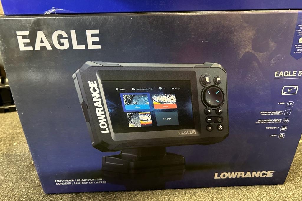 Lowrance Eagle 5 fishfinder box, featuring a 5-inch display and sonar capabilities.