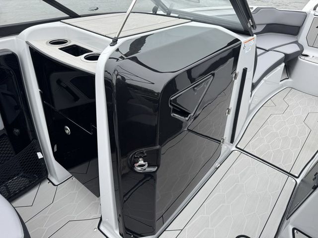 2025 Yamaha Boats 255XD - 21