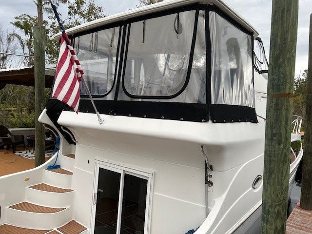 2005 Carver 41 Cockpit Motor Yacht - 6