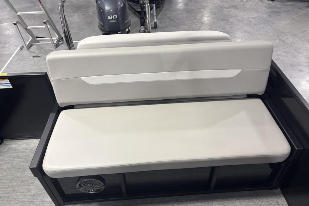 Godfrey Xperience 2086 SFLX 25 in. Package, 2026 model, featuring sleek seating design.