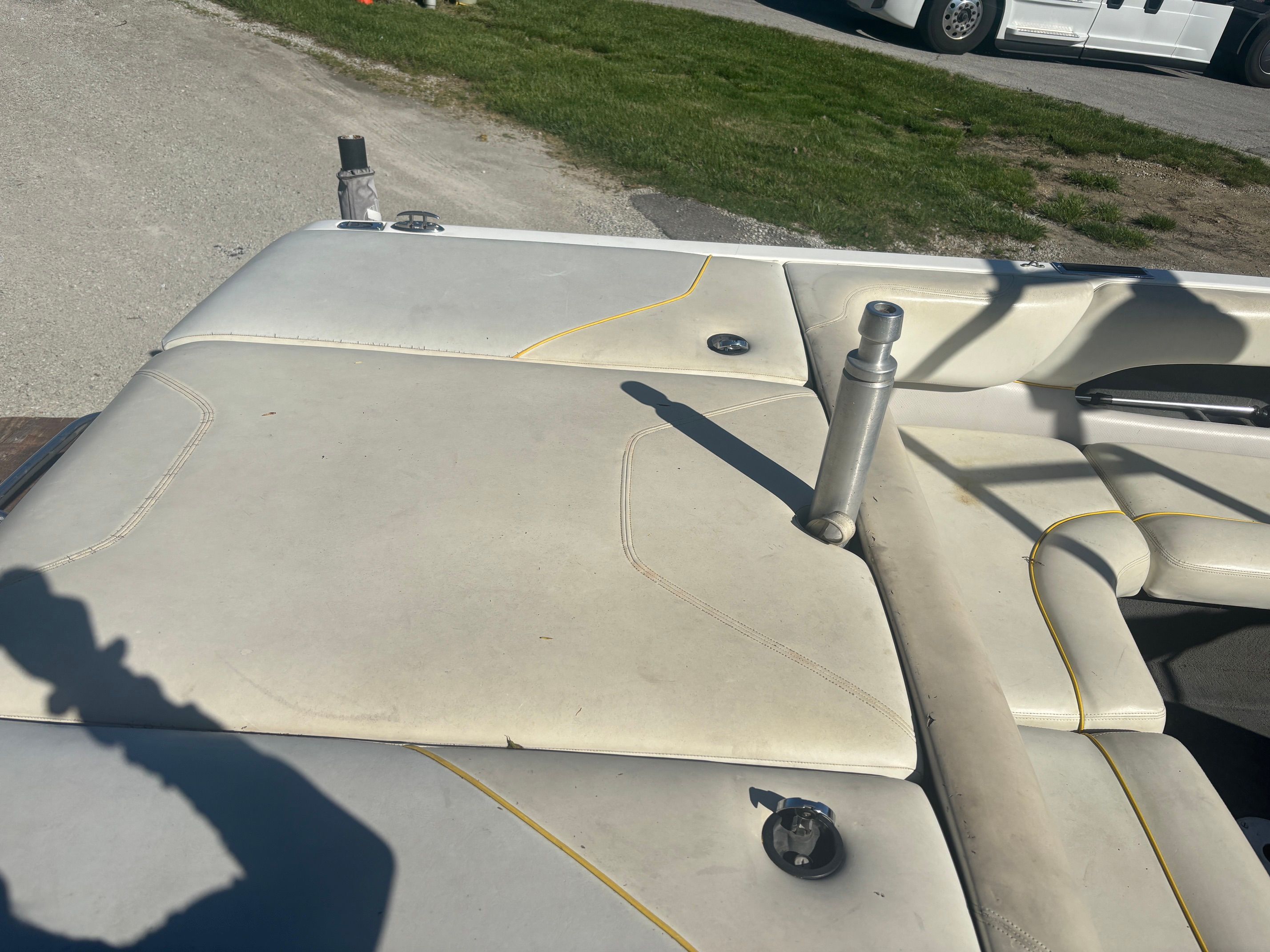 2000 Malibu Wakesetter VLX with beige upholstery and metal fixtures.