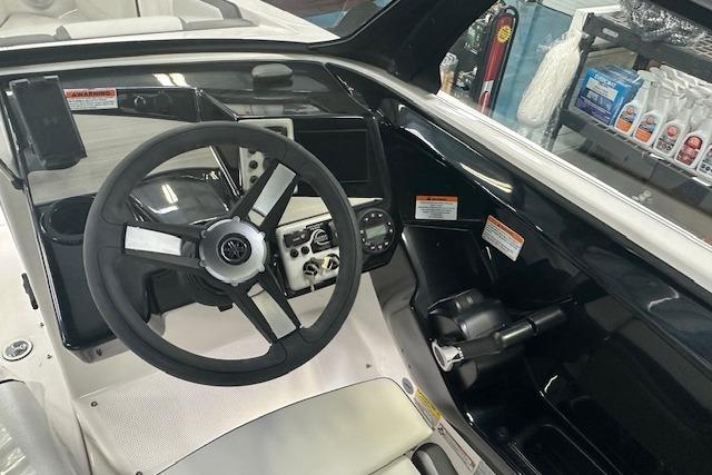 2025 Yamaha Boats AR220