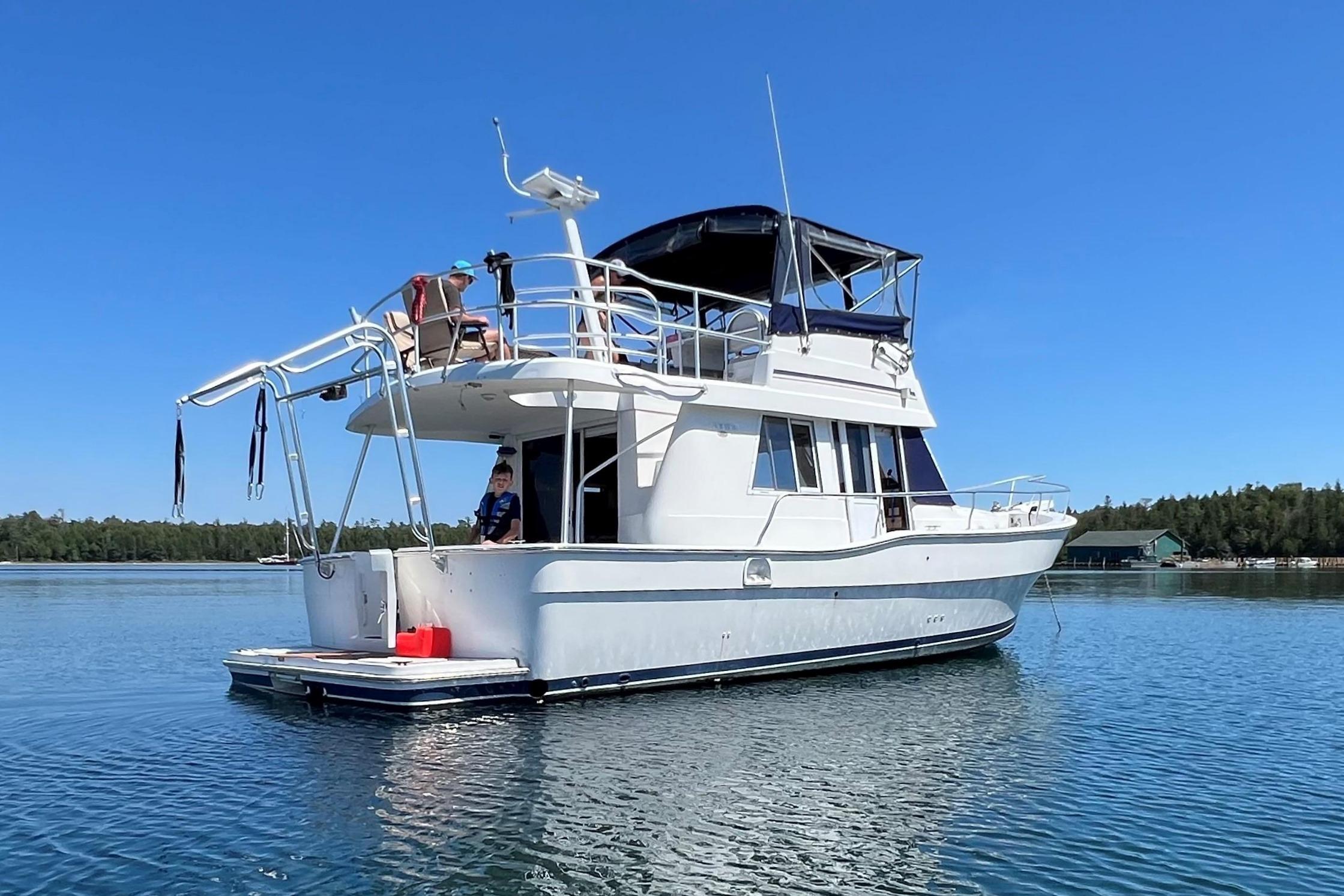 2000 Mainship 390 Trawler