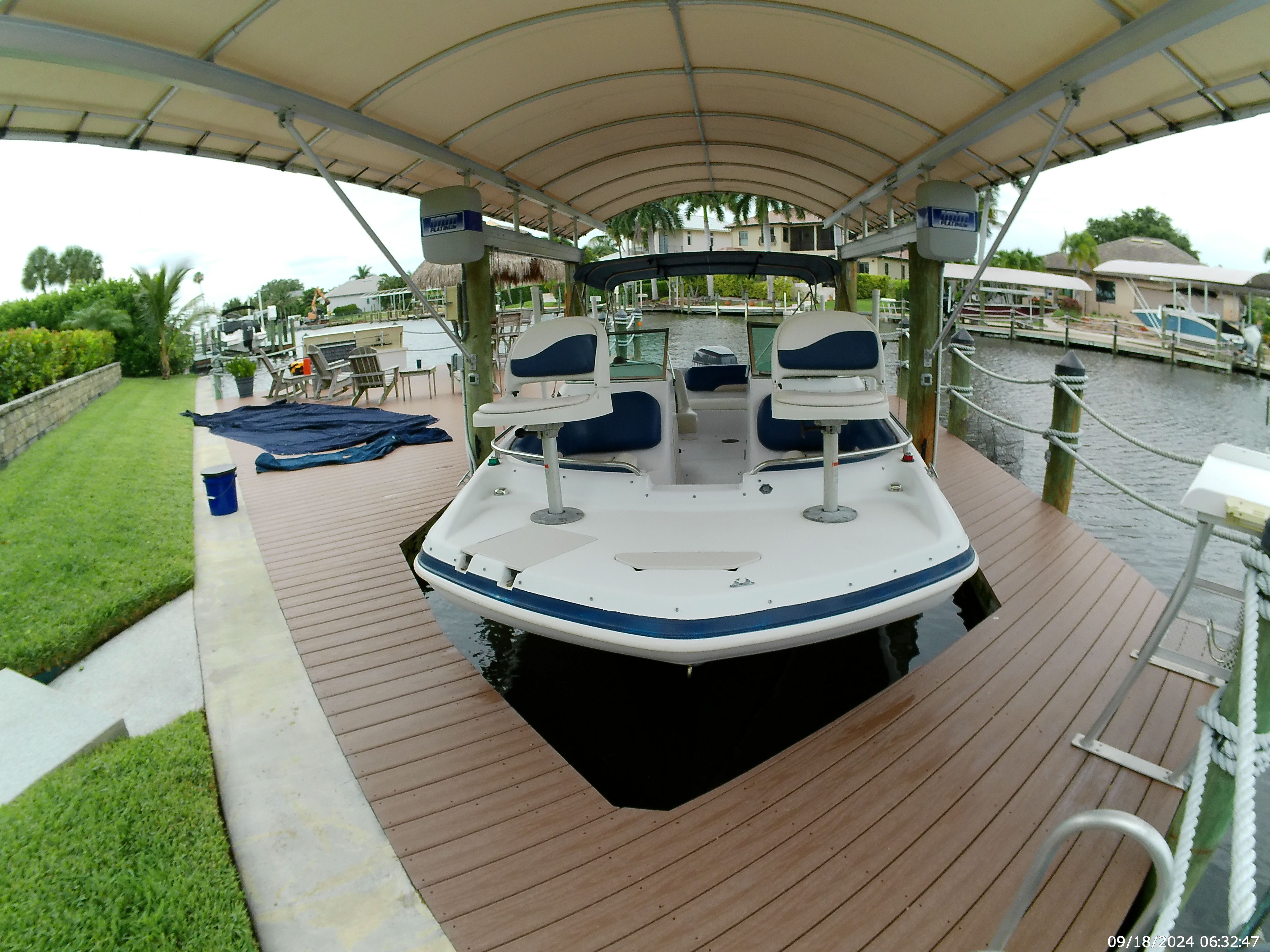 2000 Godfrey / Hurricane Sundeck 237 I/O - 8