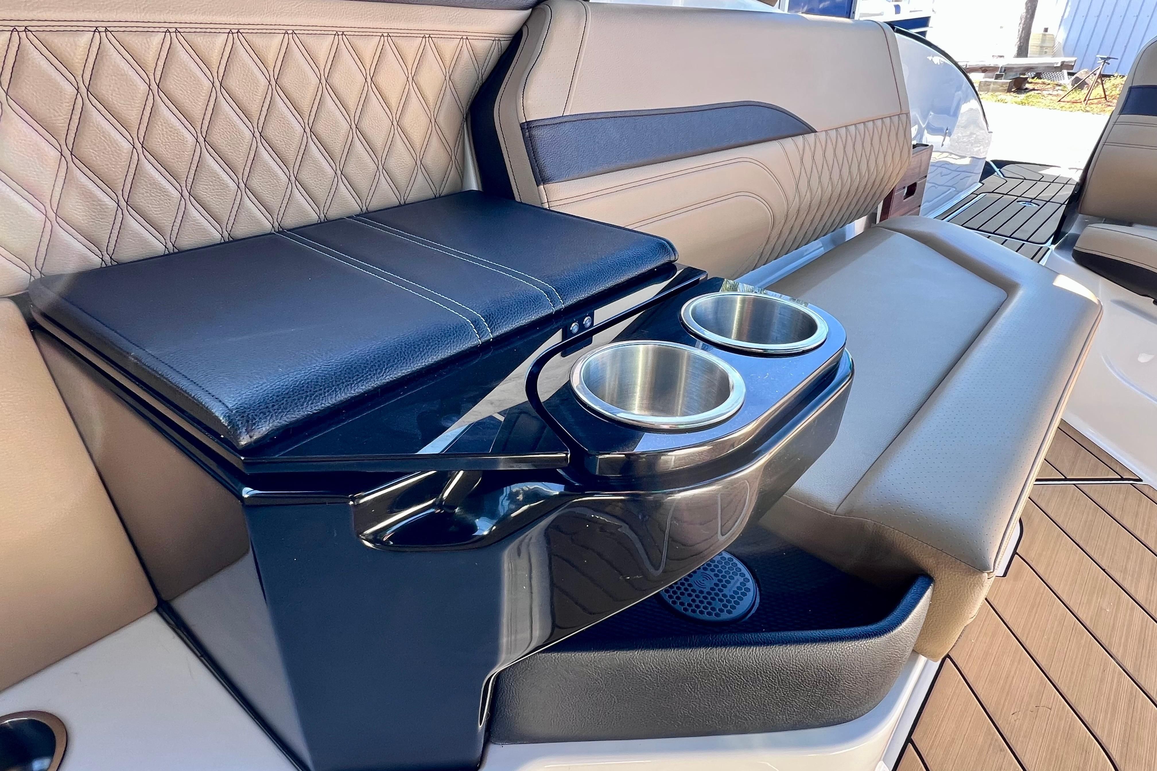 2023 Sea Ray SLX 280 - 40