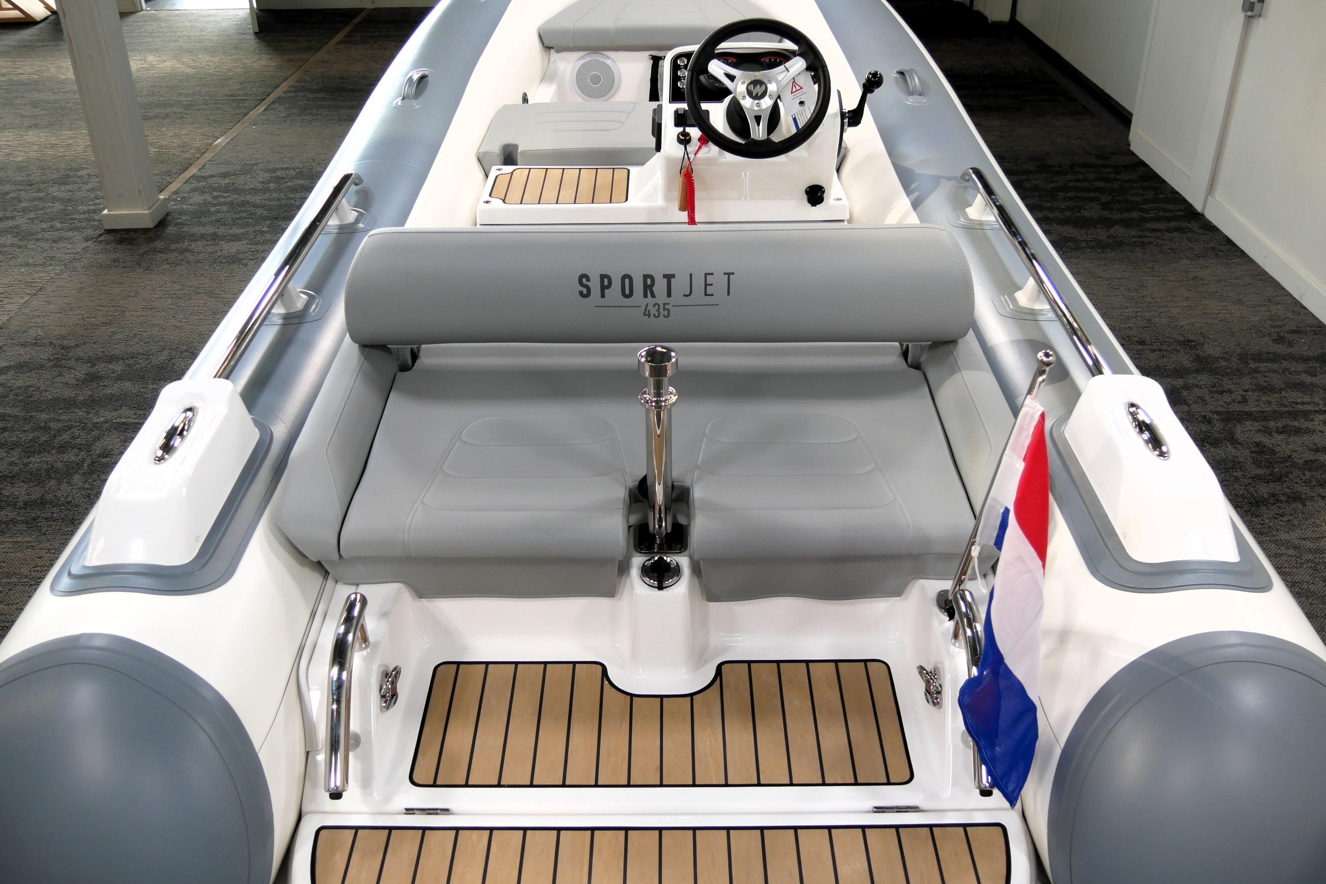 2026 Williams Jet Tenders Sportjet 435, sleek design with modern seating and controls.