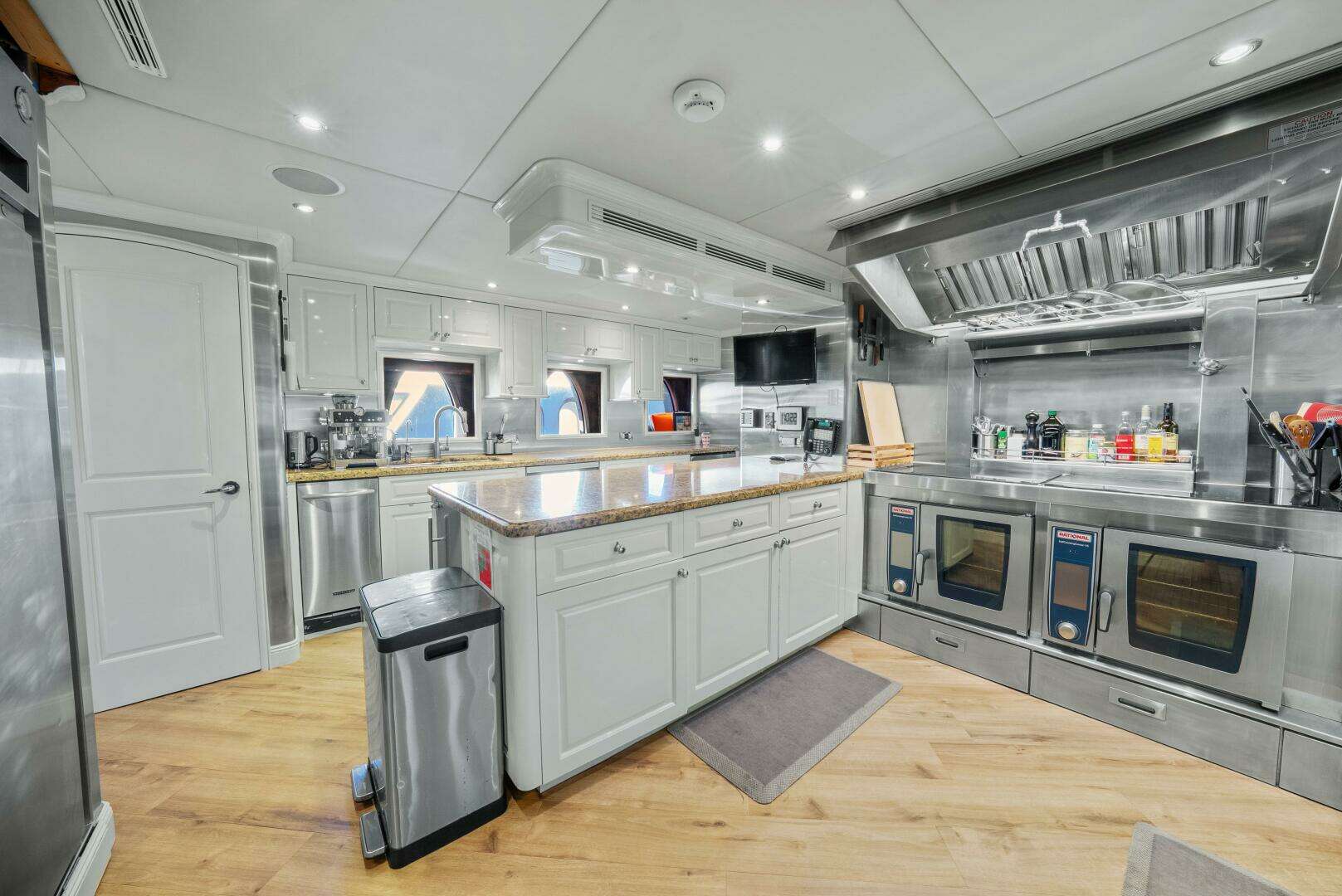 2005 Trinity Yachts Tri-Deck - Image 40