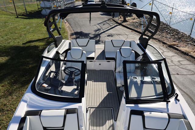 2026 Yamaha Boats 222S - 11