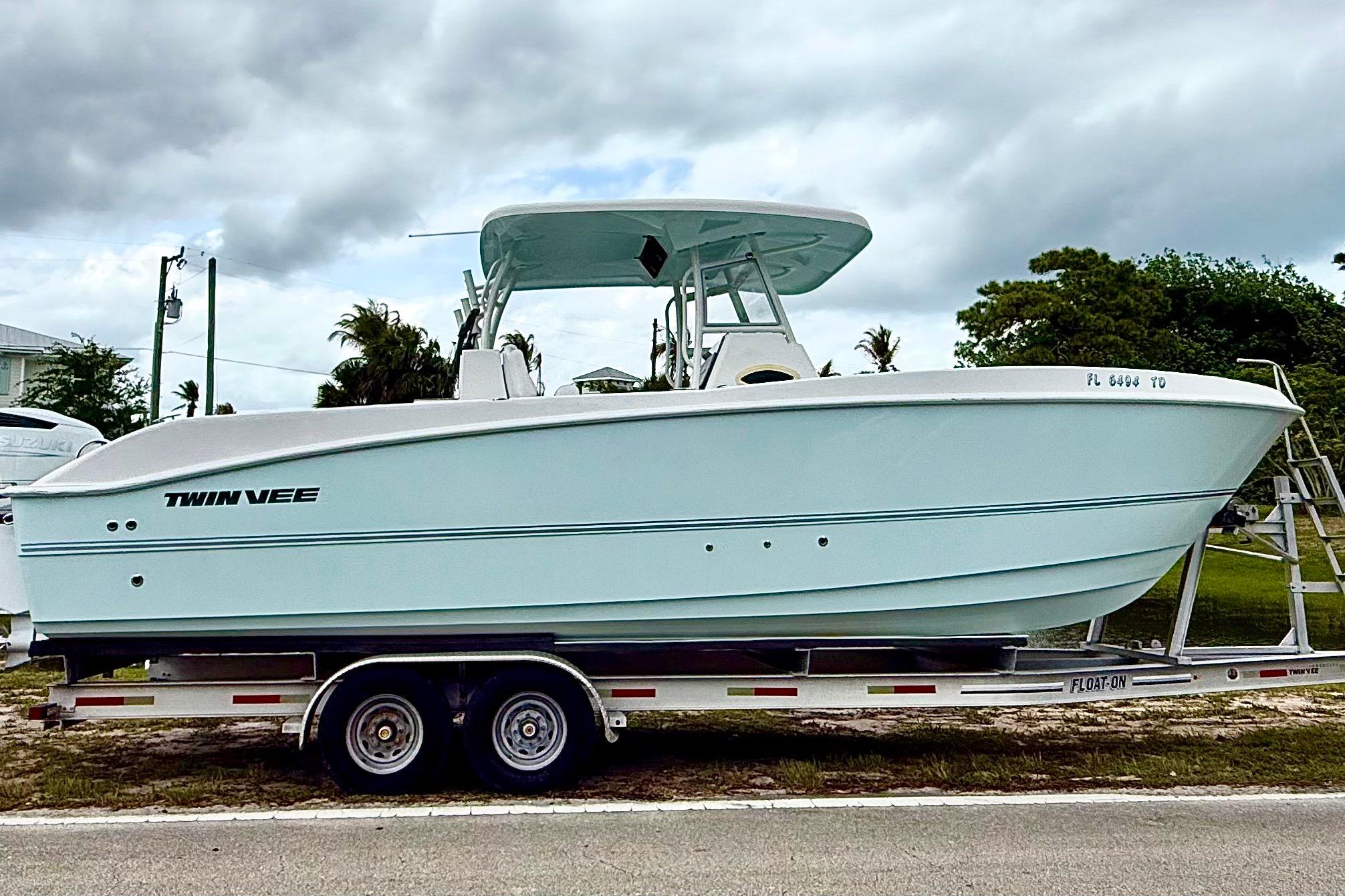 2022 Twin Vee 280 GFX CC