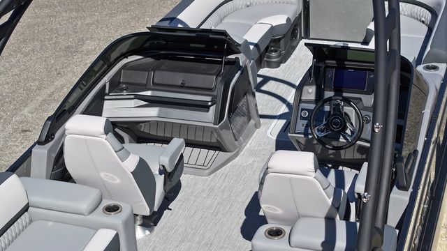 2026 Tahoe Cascade - Quad Lounger Shift Windshield - 6