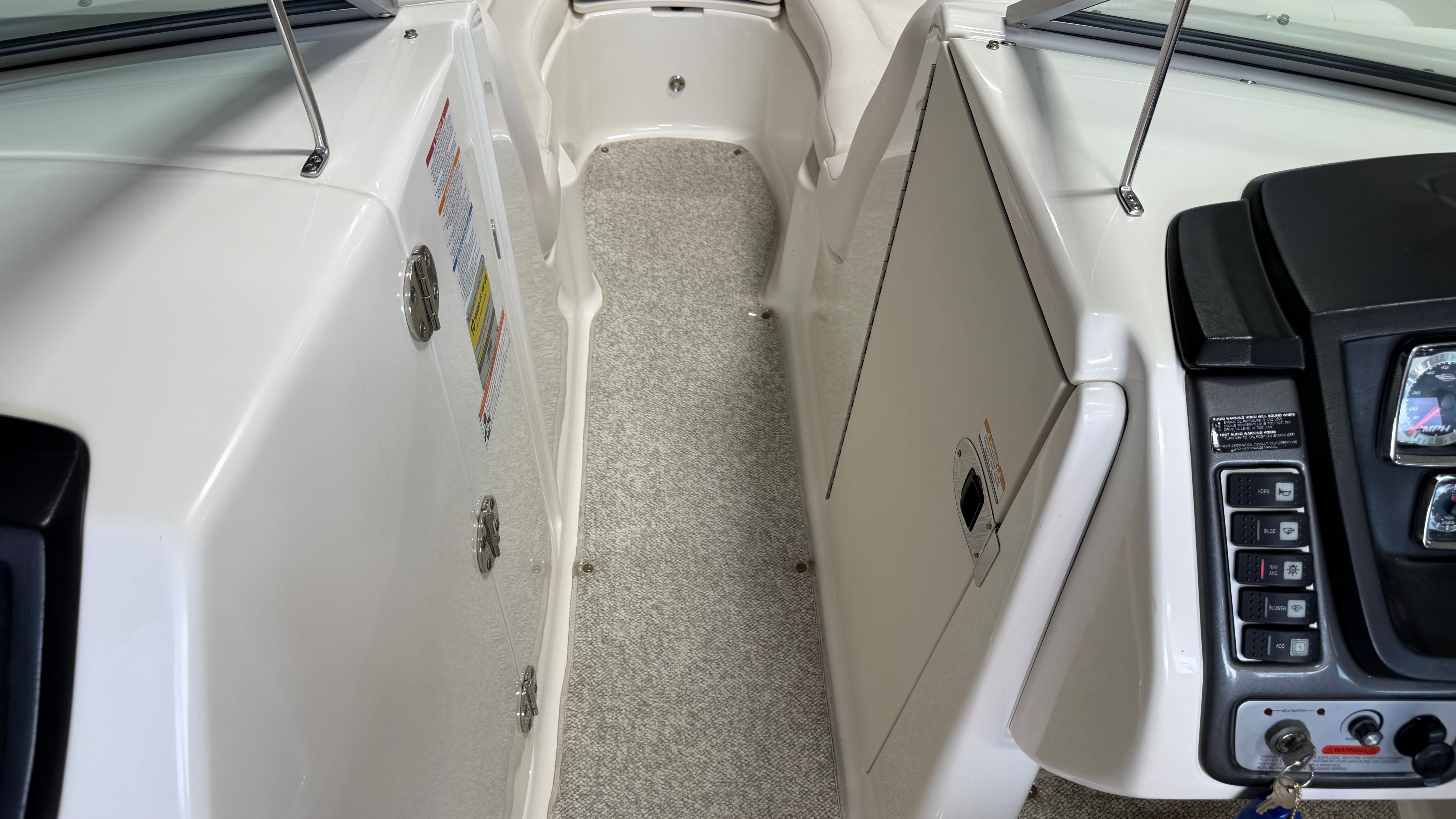 2008 Chaparral 224 Sunesta - 60