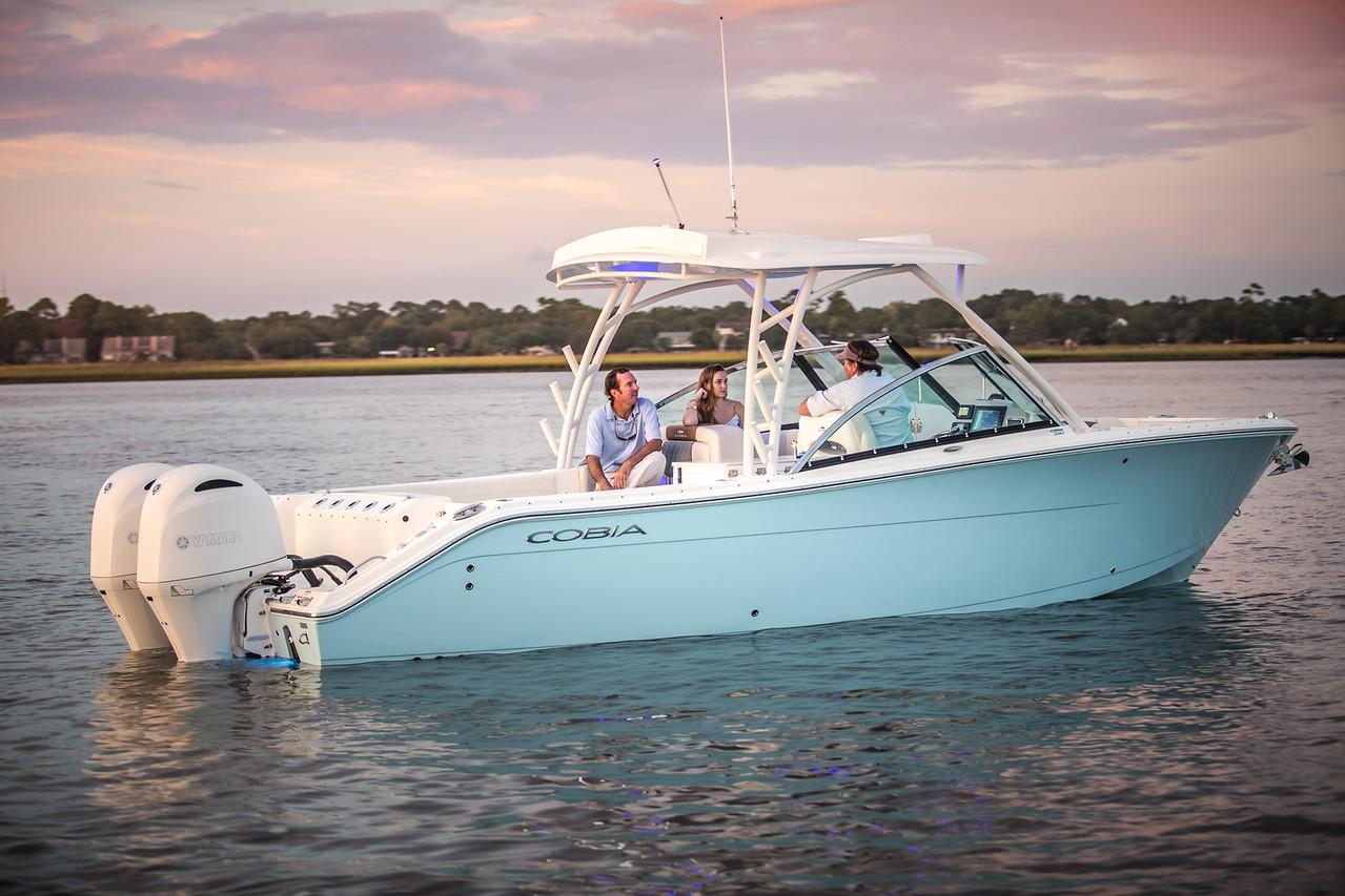 2026 Cobia 280 Dual Console