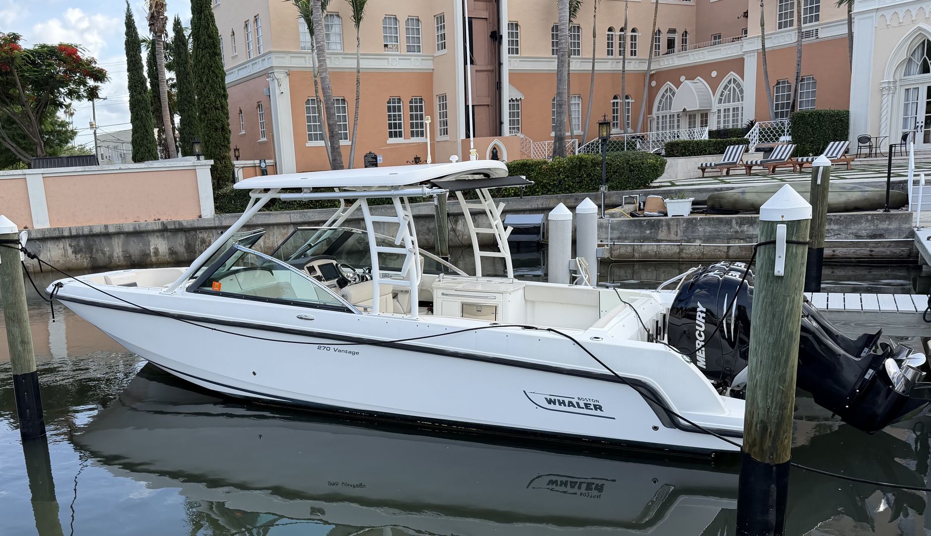2016 Boston Whaler 270 Vantage