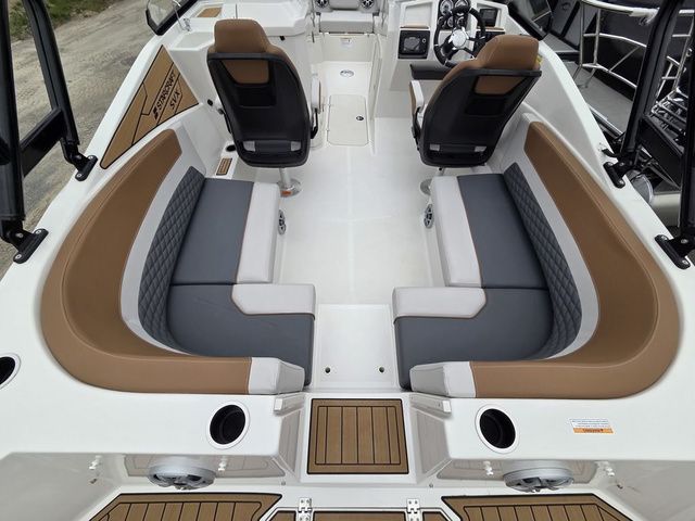 2026 Starcraft SVX 230 DC OB w/250hp and Trailer - 11