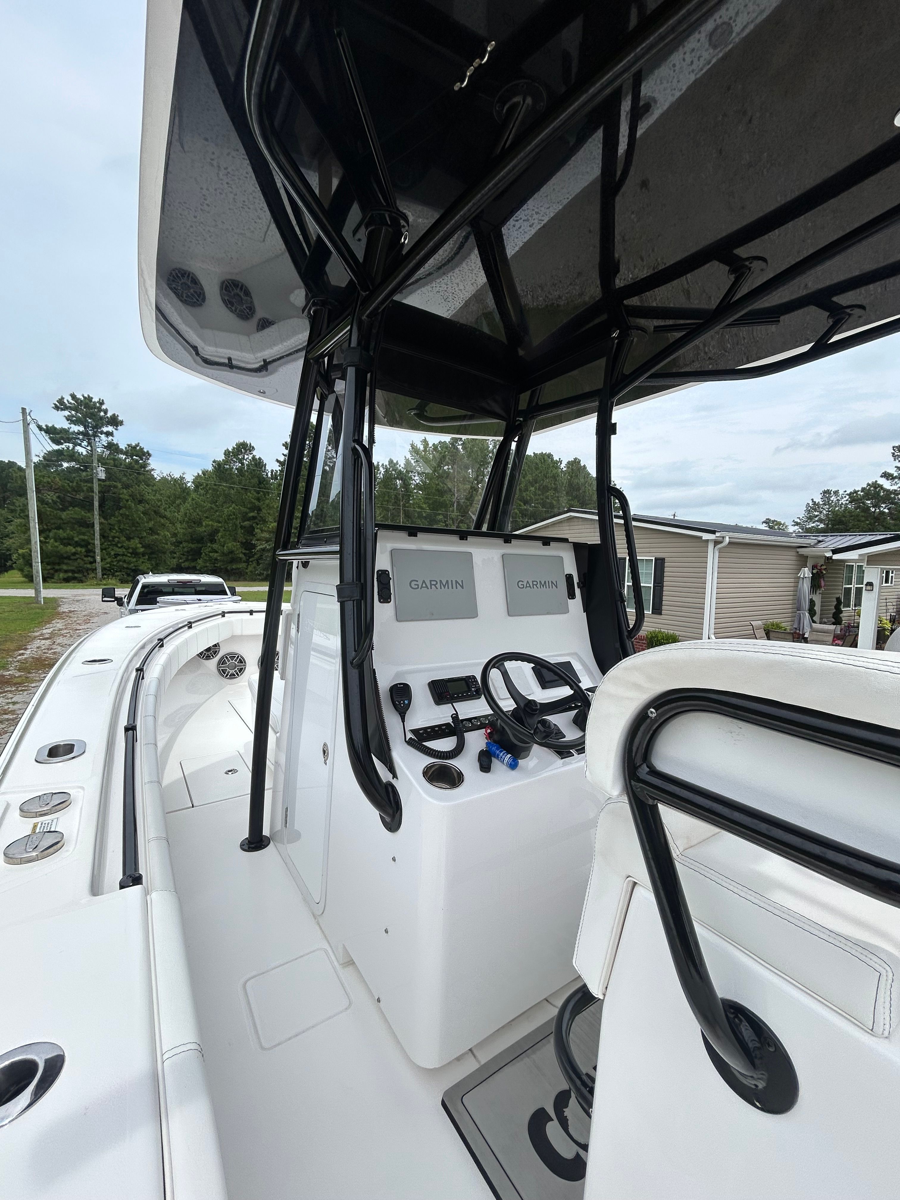 2023 Contender 30 ST featuring modern electronics and a spacious cockpit.