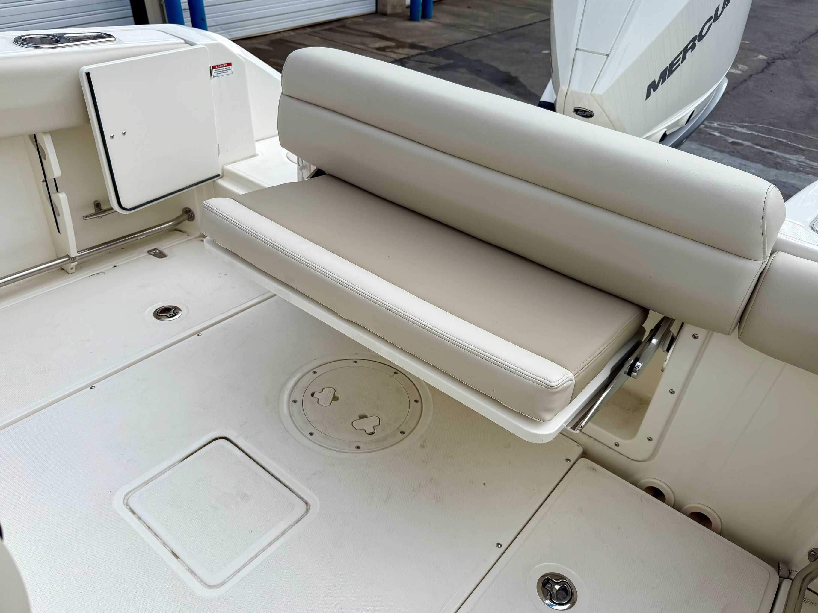 2025 Boston Whaler 230 Outrage - 12