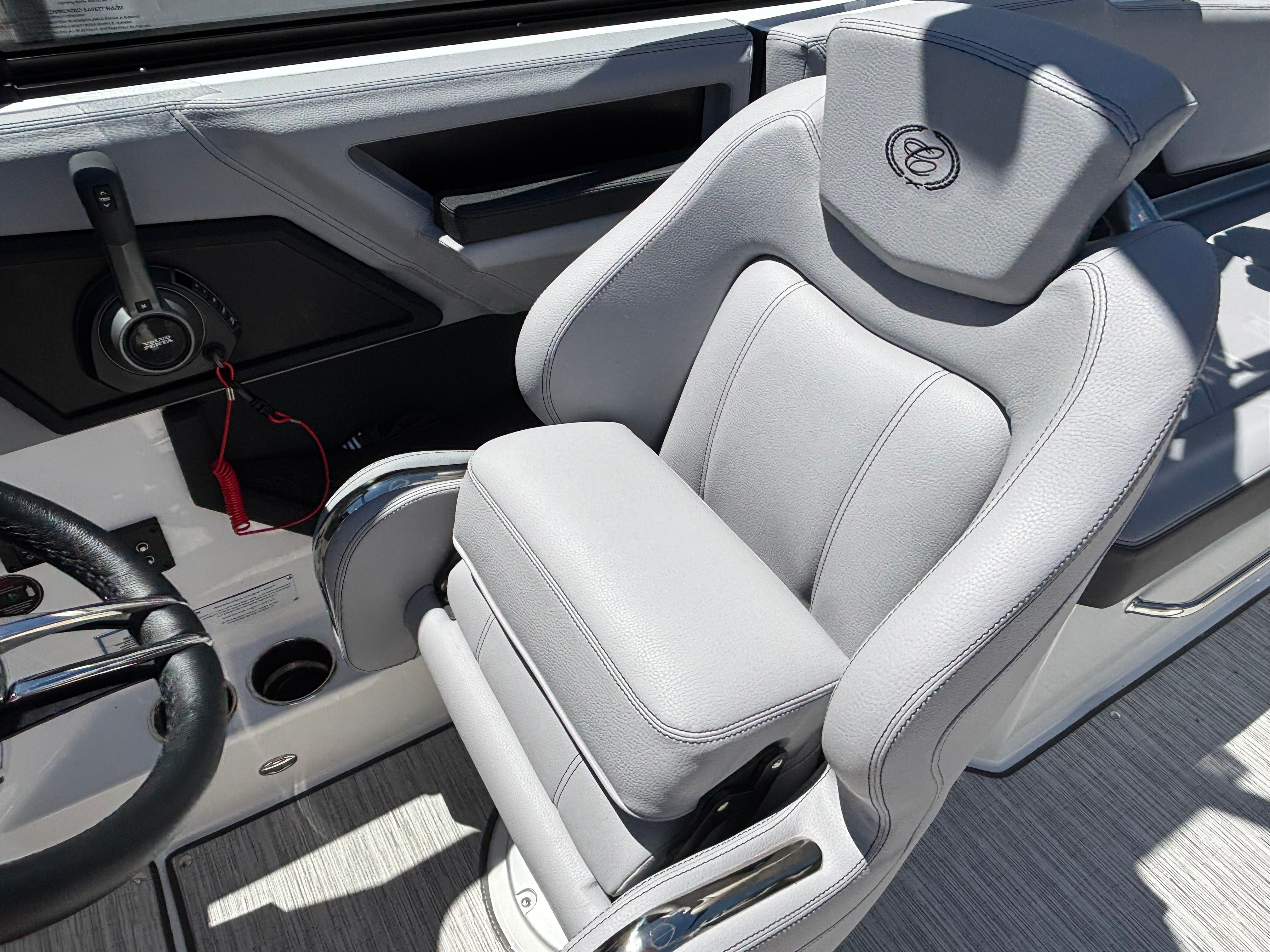 2026 Cobalt R8 Surf - 9