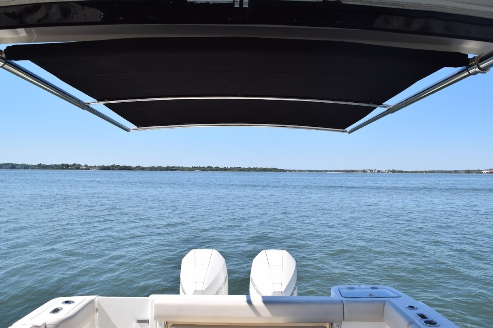 2021 Boston Whaler 325 Conquest - Image 23