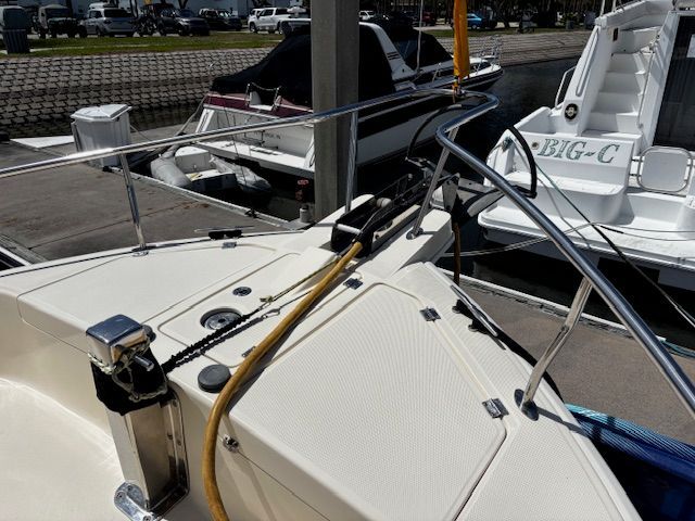 2005 Mainship 400 Trawler - 37