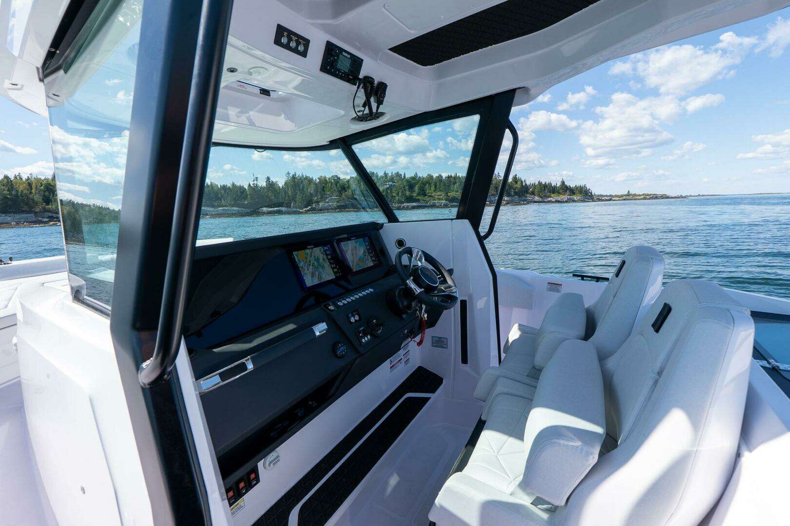 2025 Axopar CCX Center Console - Image 24