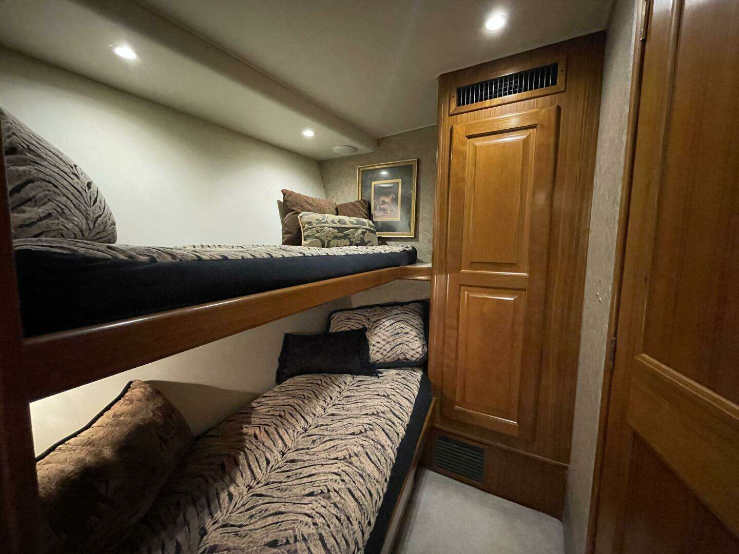 1995 Viking 54 Sports Yacht - Image 10