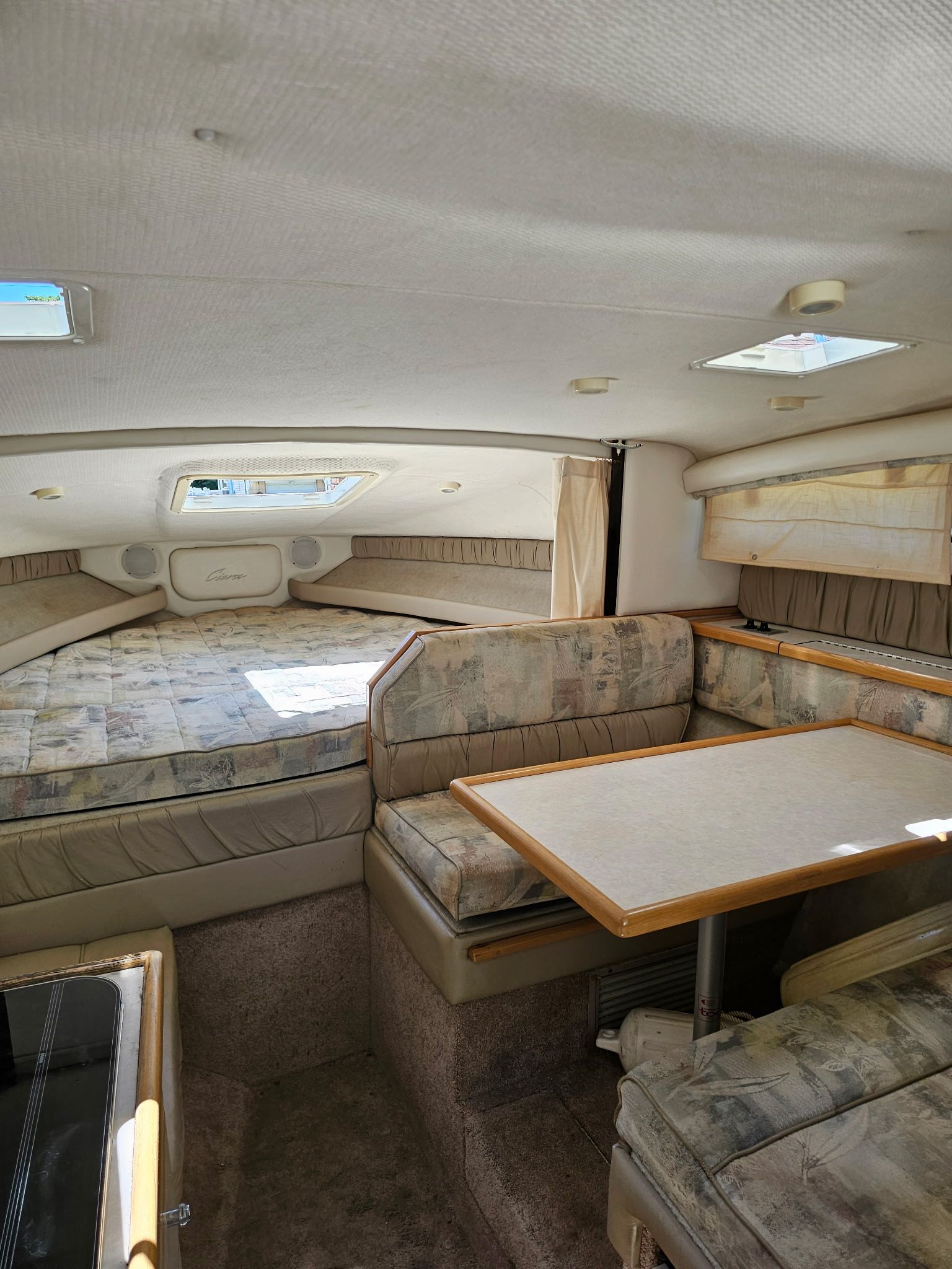 Interior of the 1998 Bayliner 2855 Ciera Sunbridge
