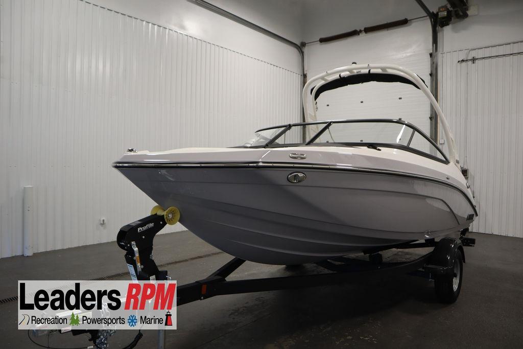 2026 Yamaha Boats 195S on trailer in indoor showroom.