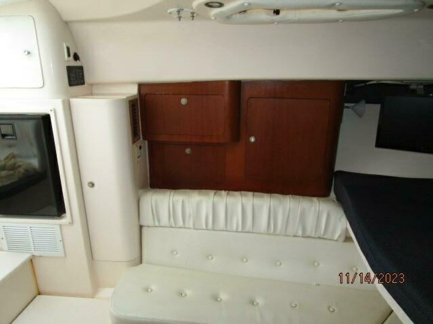 2001 Intrepid 348 Walkaround - Image 26