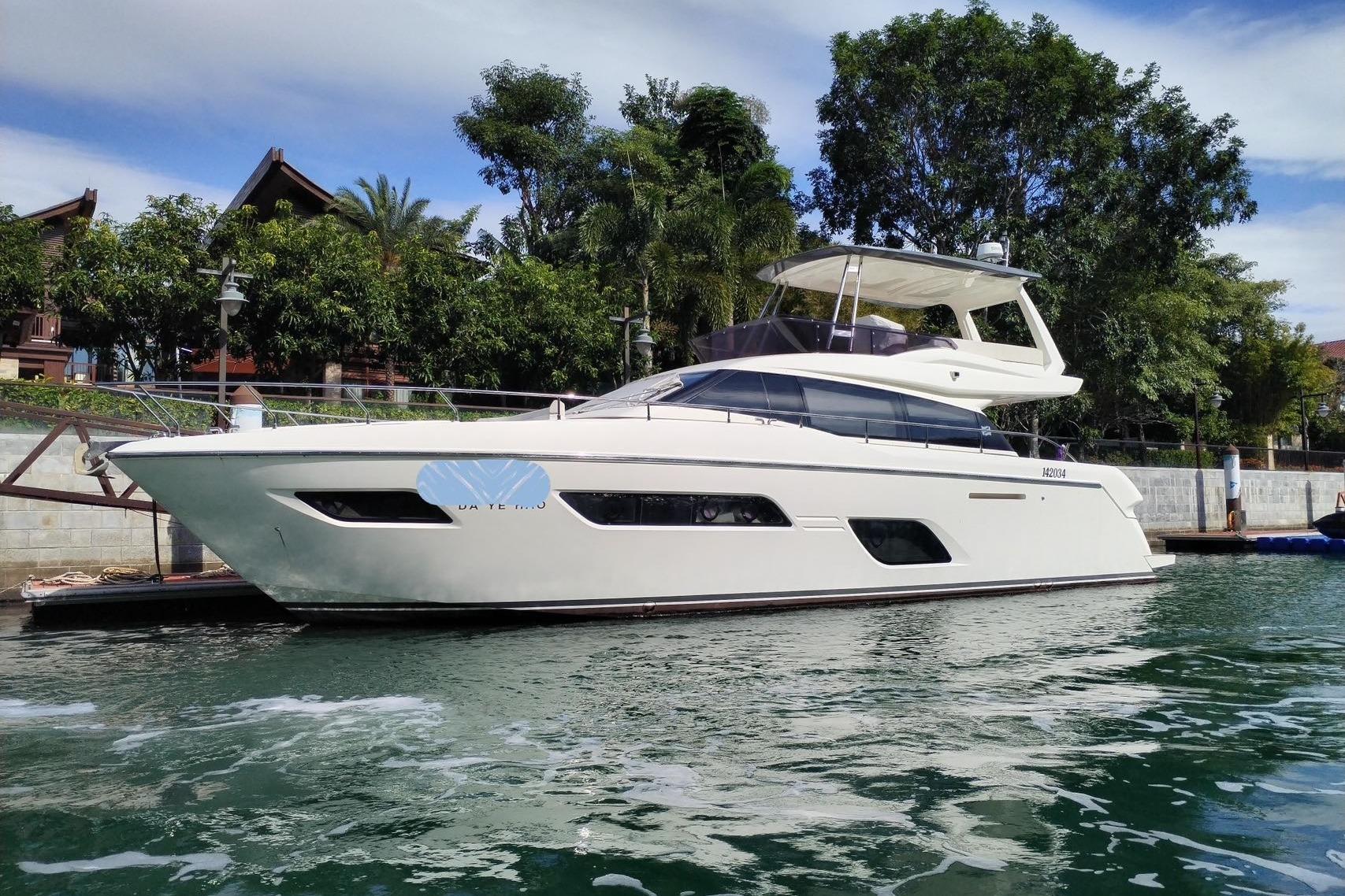 2015 Ferretti Yachts 550