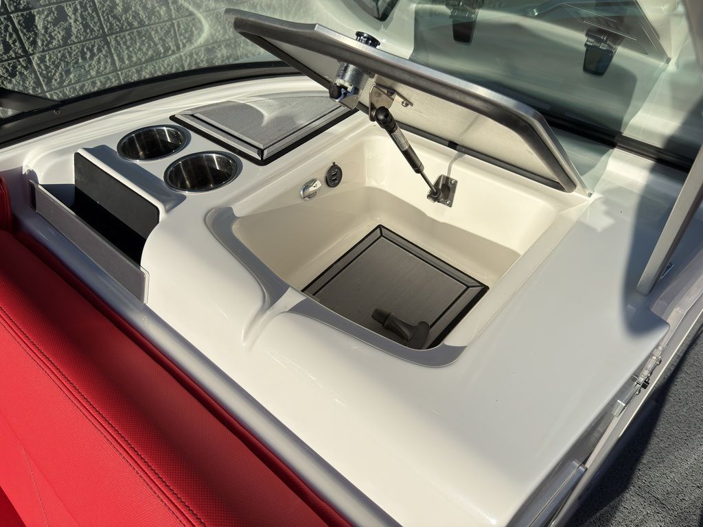 2019 MasterCraft XT22 - 42