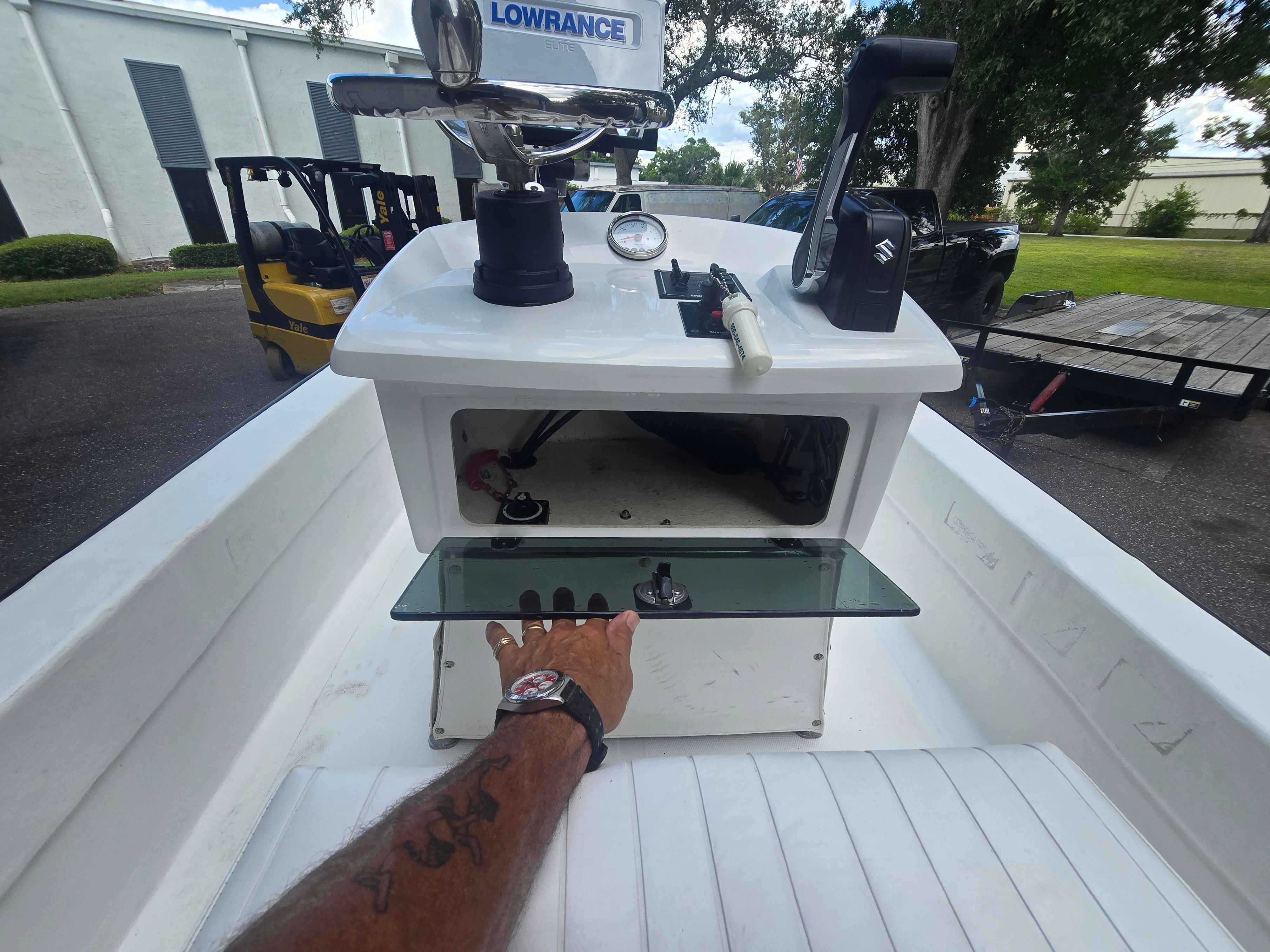 Panga Eduardono 2022 boat with steering console and Lowrance electronics.
