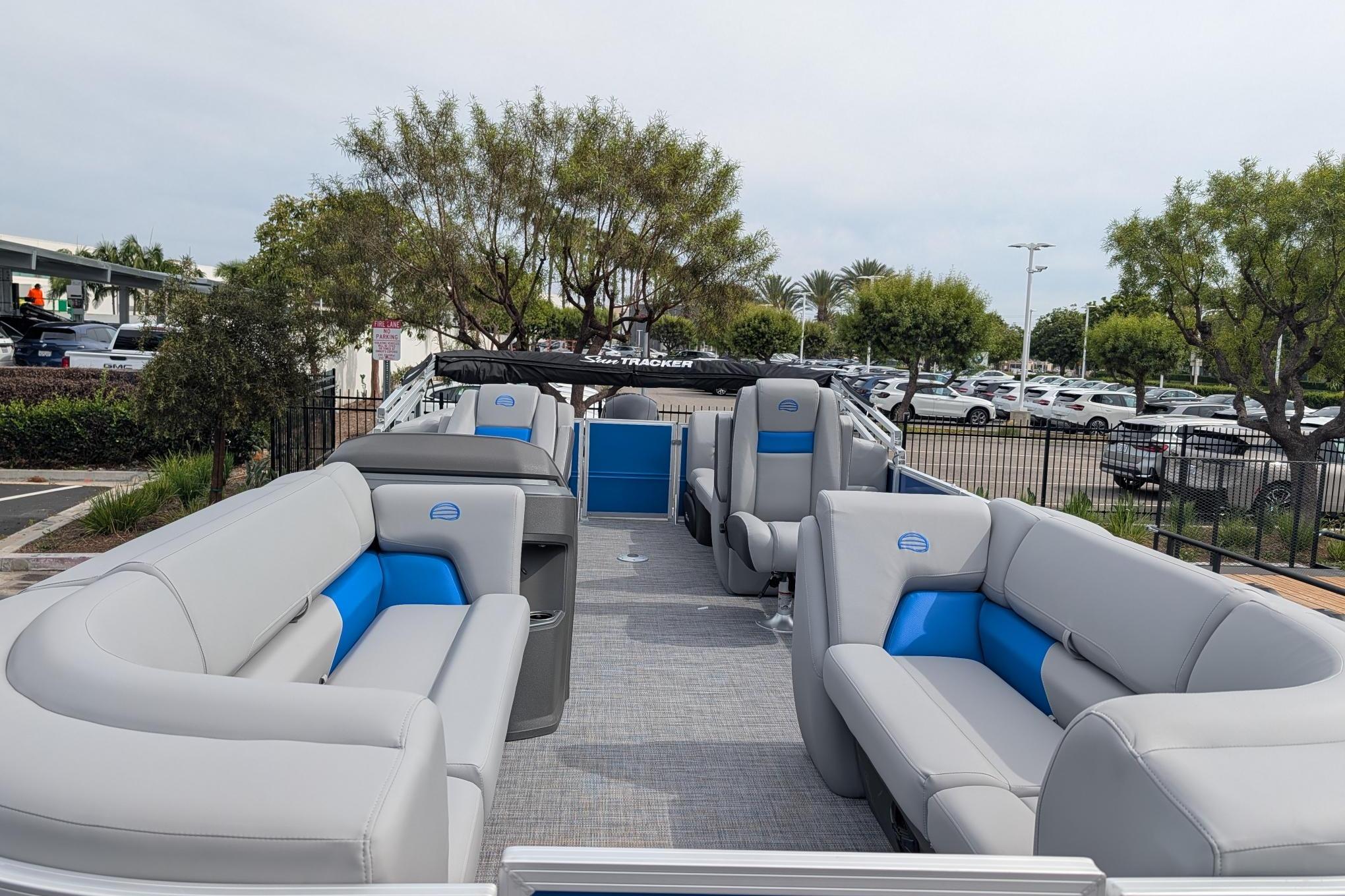 2026 Sun Tracker Party Barge 22 DLX with spacious seating and modern design.