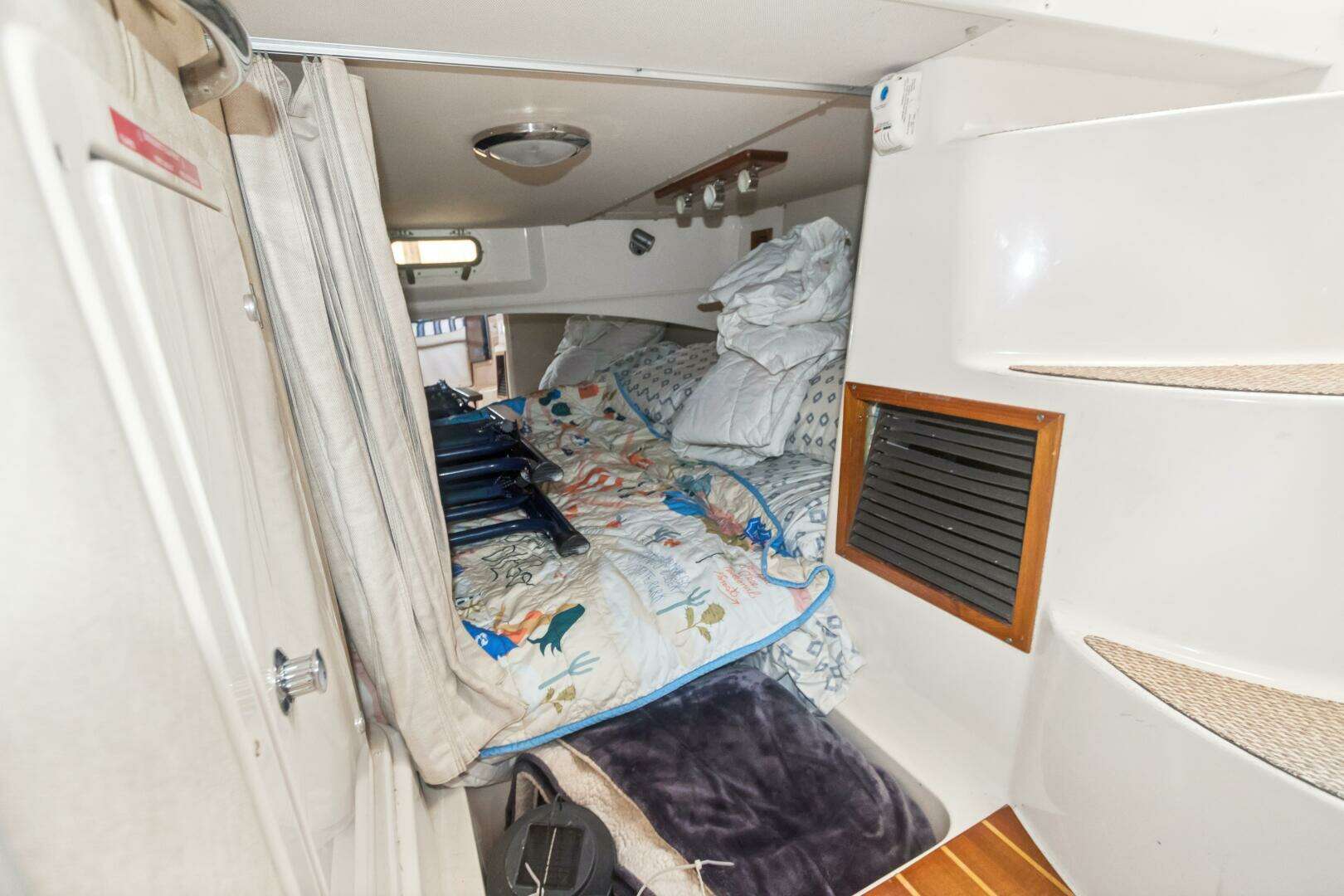 2006 Grady-White 330 Express - Image 10