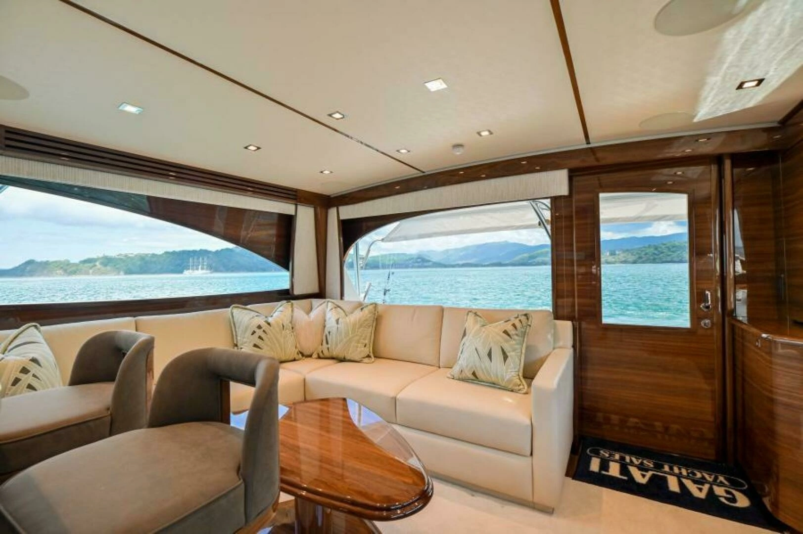 2023 Viking 64 Convertible - Image 9