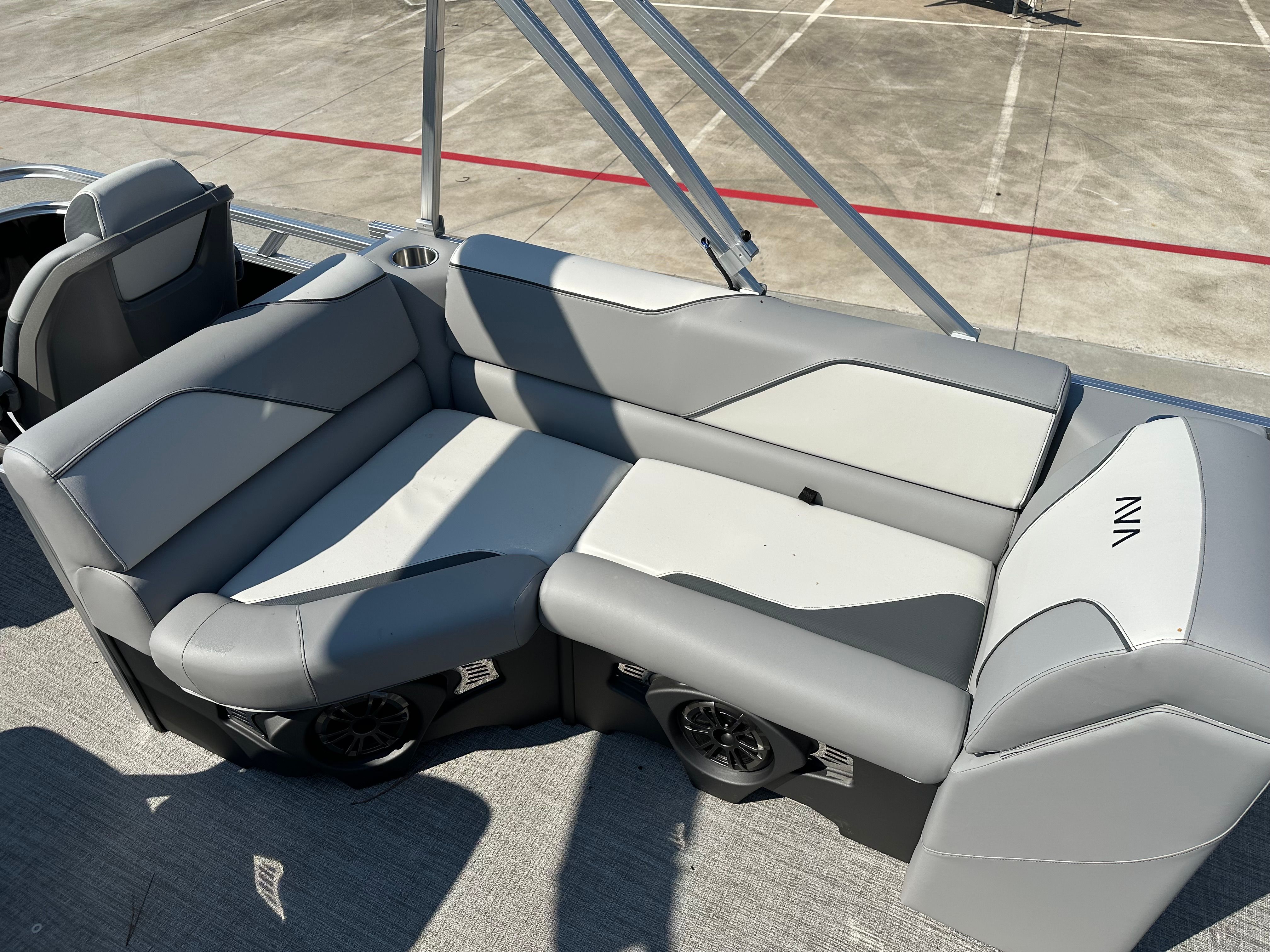 2025 Avalon Venture Rear Fish - 21' - 20