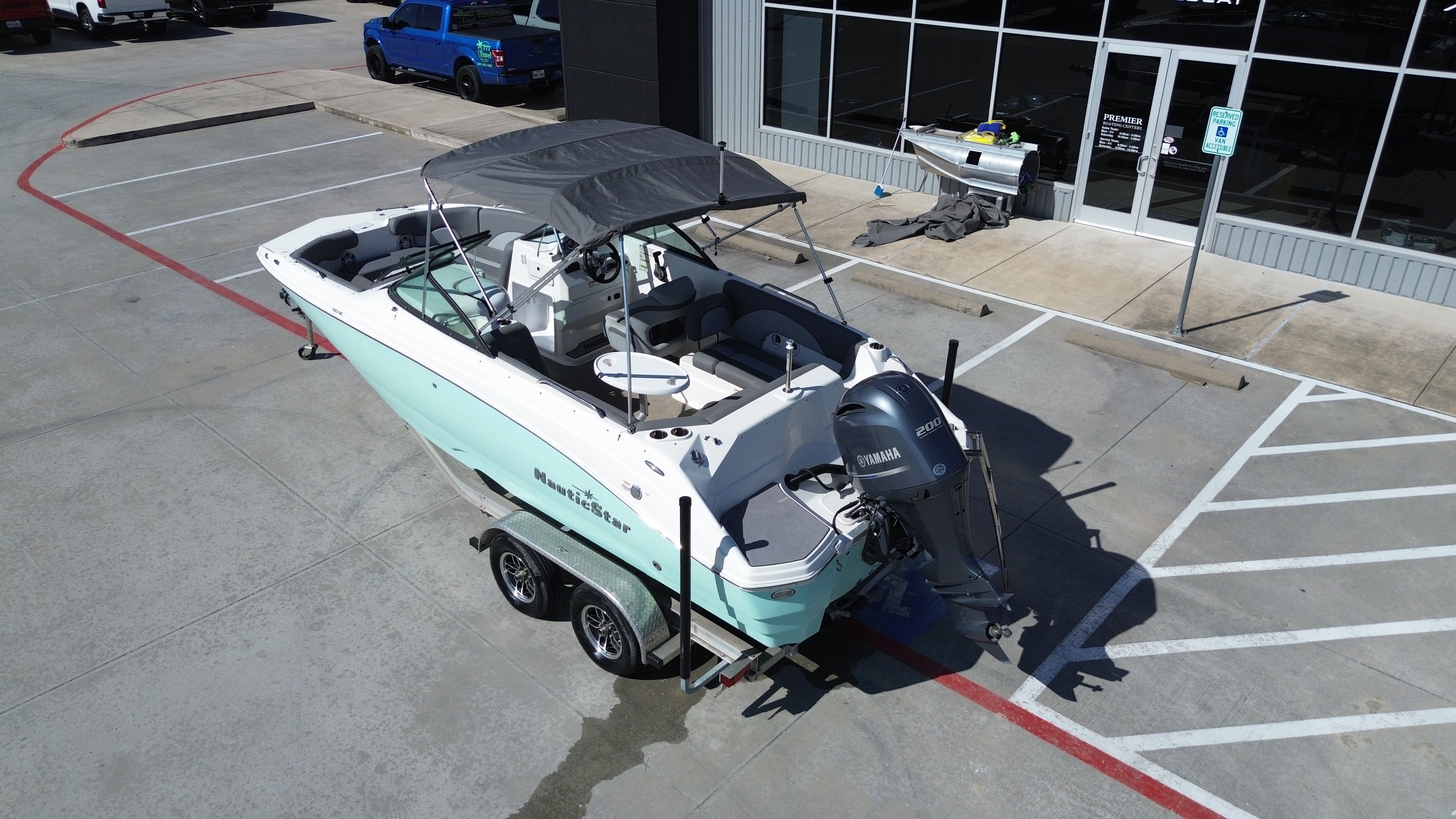 2023 NauticStar 223 DC - 11