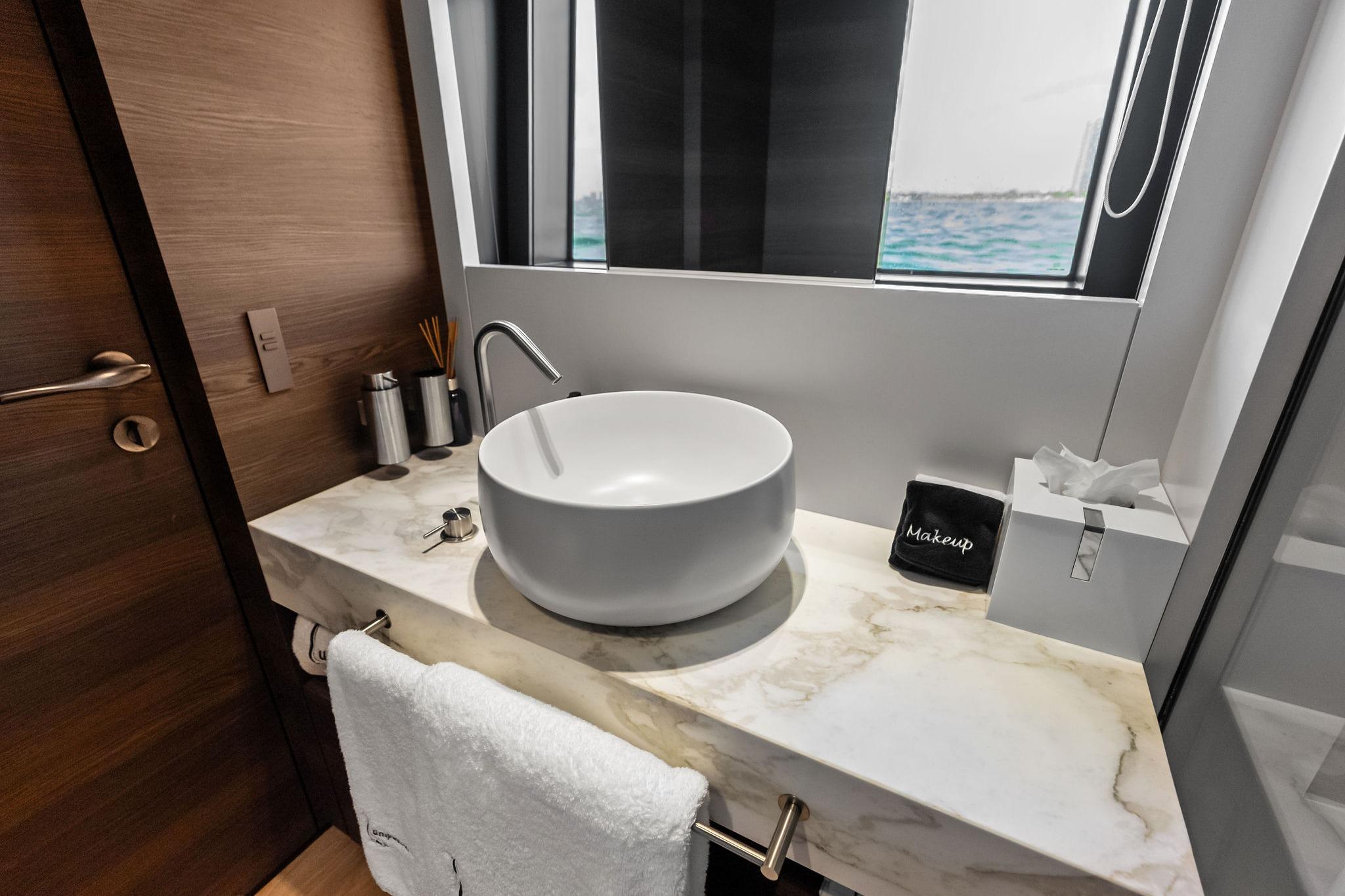 2023 Custom Line Navetta 33 - 114