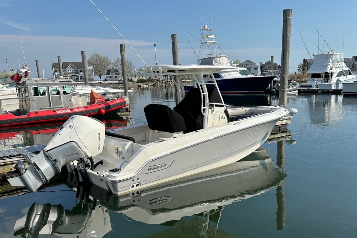 2024 Boston Whaler 230 Outrage